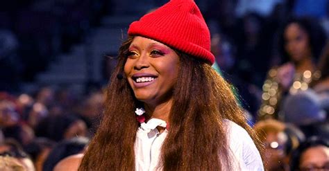 Check Out Erykah Badu as She Flaunts Her Figure in a Nude